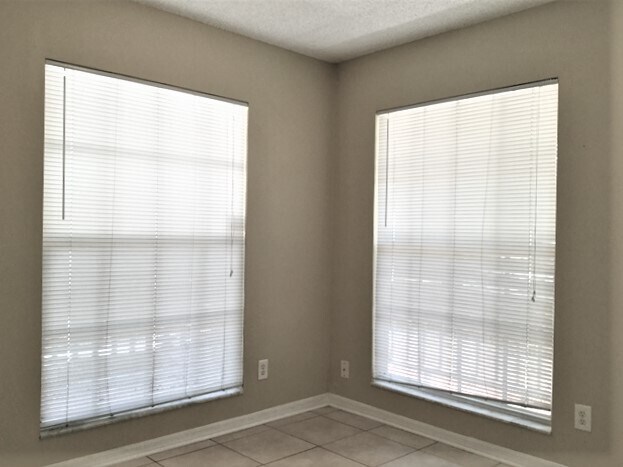 Building Photo - 1054 Royal Oaks Drive