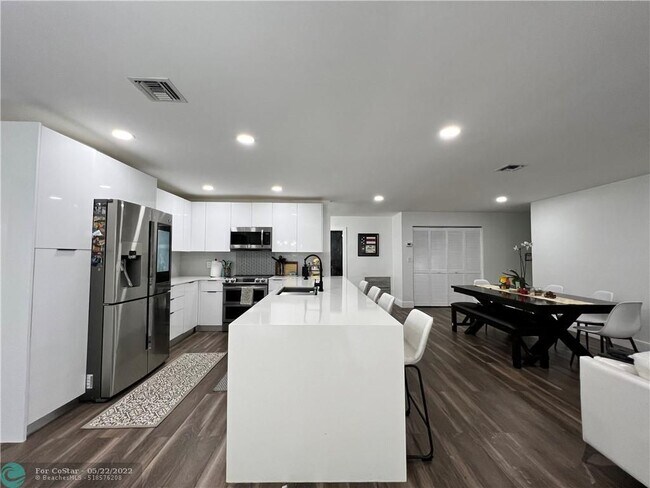 Foto del edificio - 2086 NW 104th Ave
