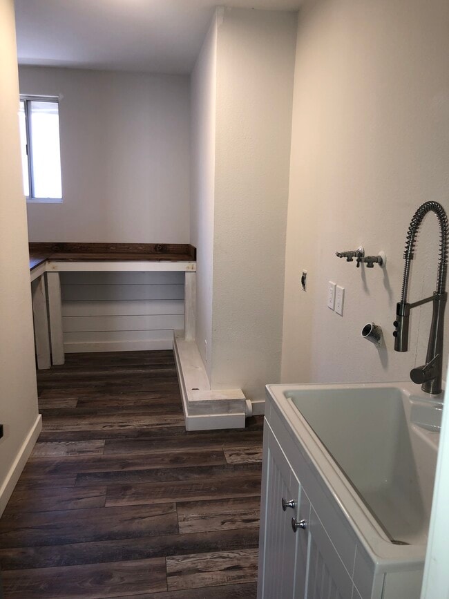 Laundry room hookup and sink - 12885 Golf Course Dr