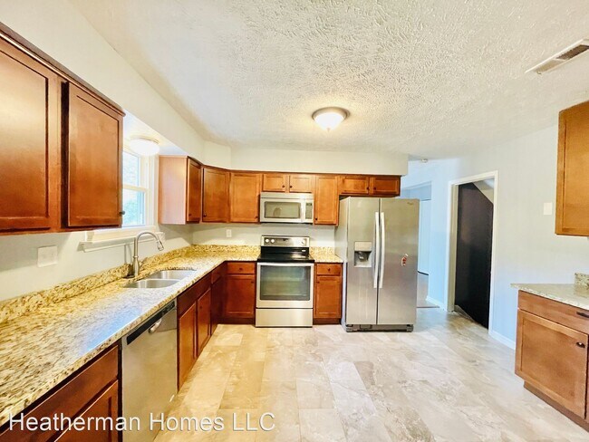 Building Photo - 5 br, 3.5 bath House - 44 Buck Road