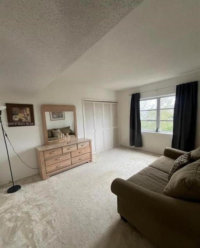 Building Photo - 3150 N Palm Aire Dr