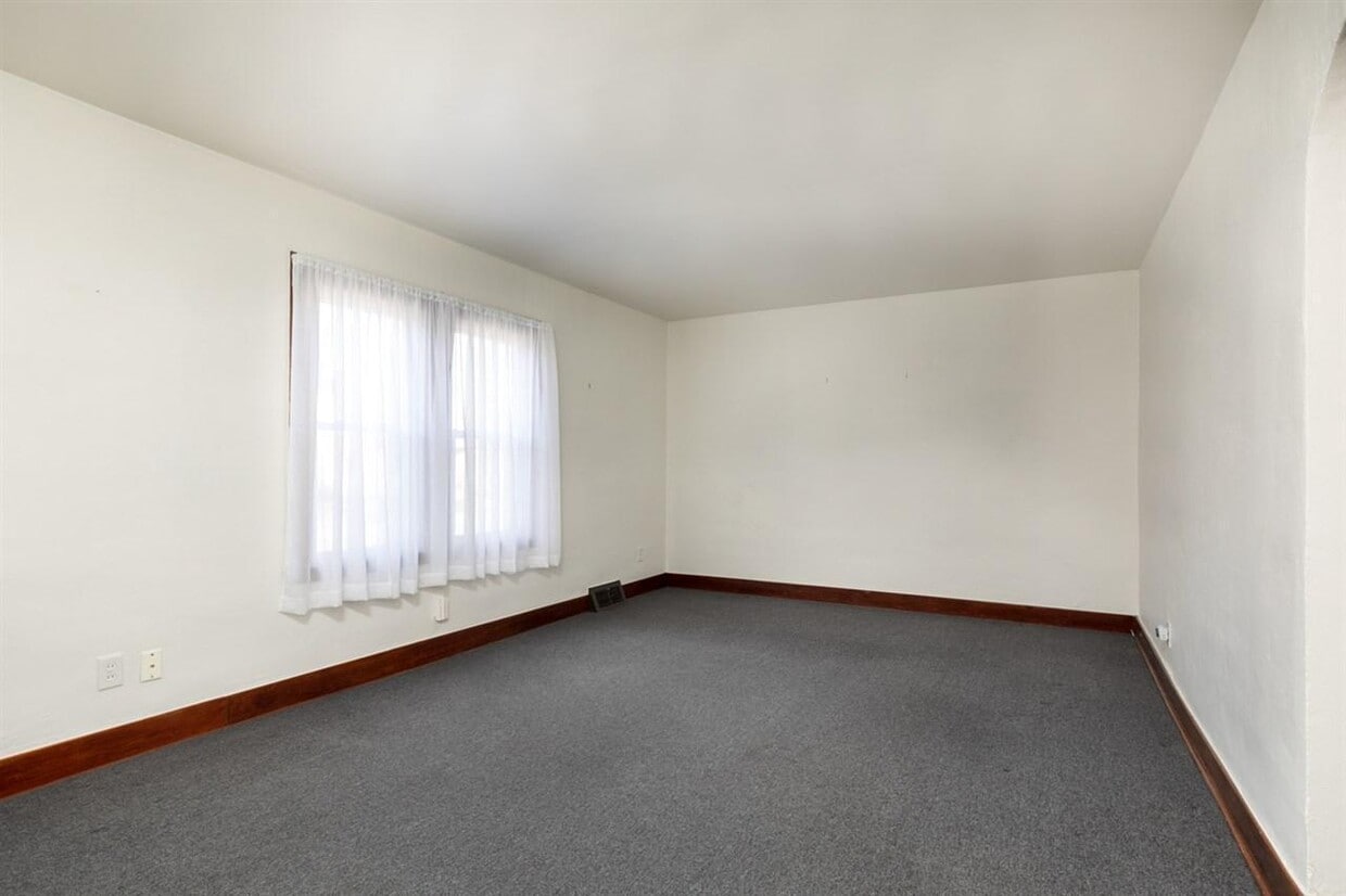 Living room - 1426 Henry Ave