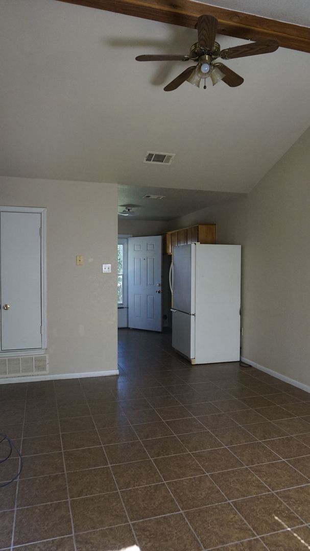 Foto del edificio - 310 W Washington Ave