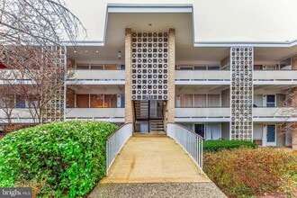 Building Photo - 7513 Spring Lake Dr