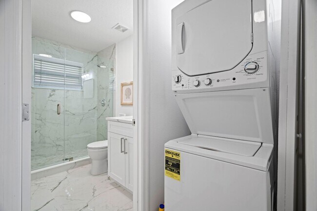 Building Photo - Stylish Tranquil duplex - Near Belleair Beach