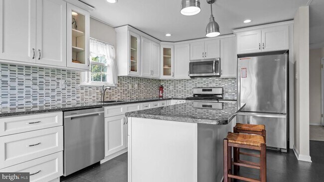 Building Photo - 301 Holly Hill Ct