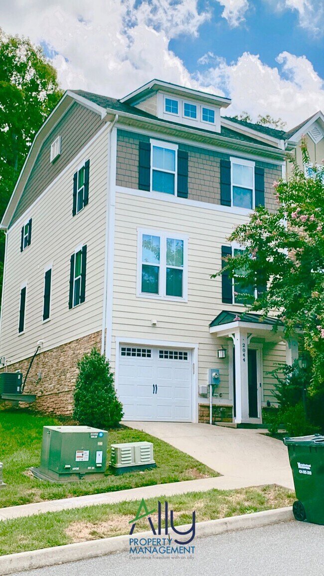 Building Photo - 2044 BethPage Ct