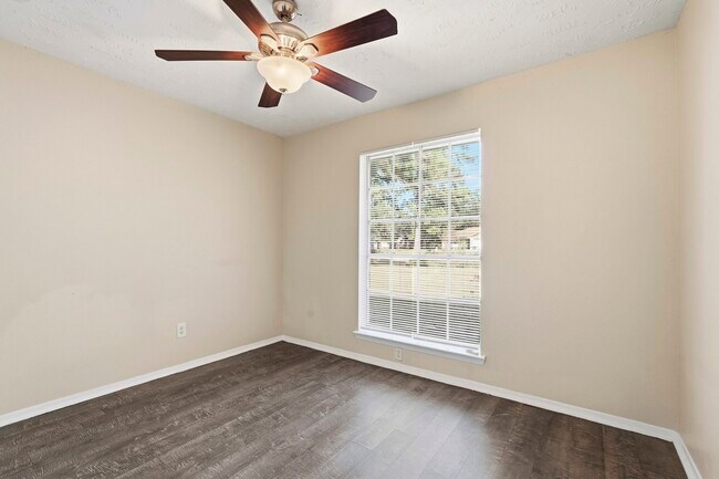 Foto del edificio - 16235 Cutten Rd