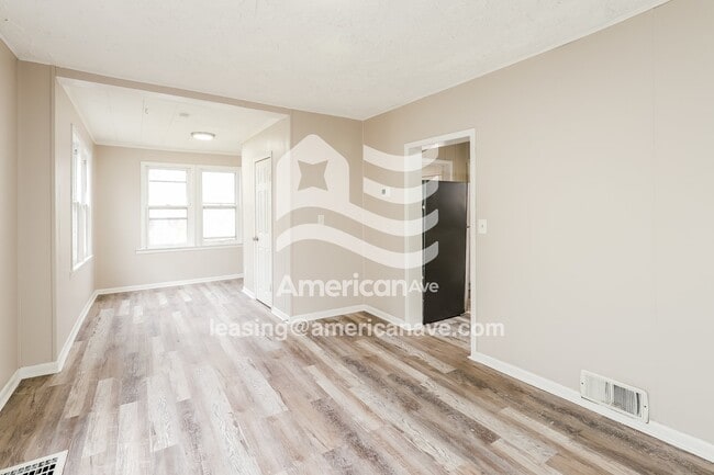 Building Photo - 136 Lawndale Ave