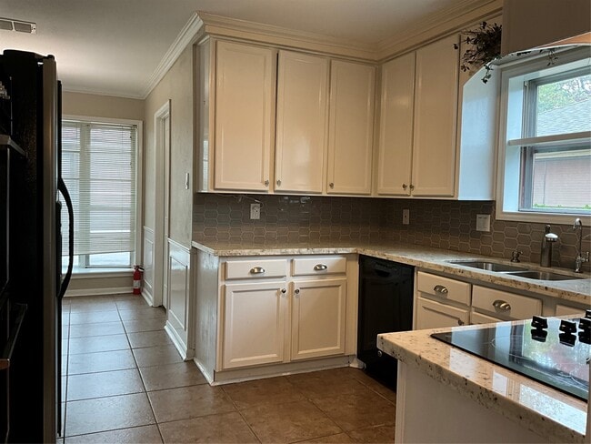 Building Photo - 12042 Sturdivant St