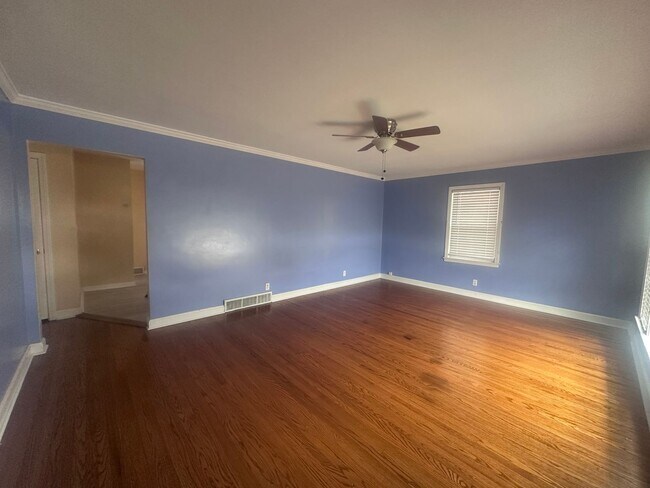 Foto del edificio - Hikes Point 3+ bedroom home with finished basement and garage
