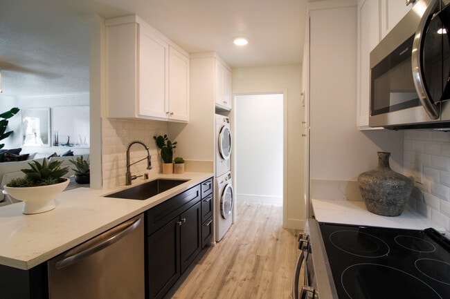 Foto del edificio - 1606 Westcliff Dr.