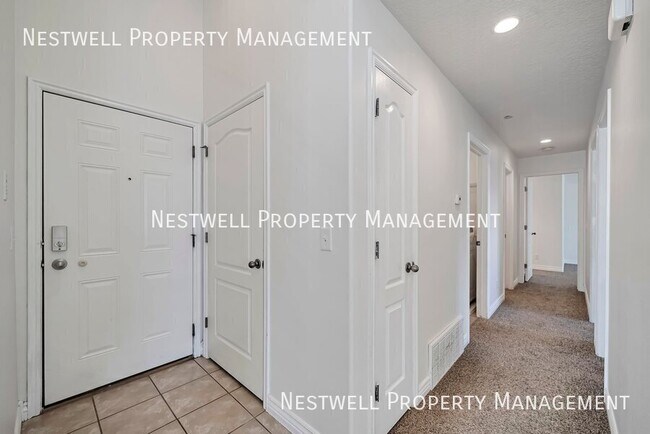 Building Photo - Top Floor 3-bed Condo In West Jordan!