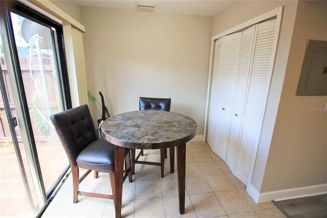 Foto del edificio - 7446 Wynnewood Square