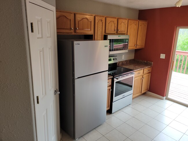 Kitchen - 5259 Falcon Dr