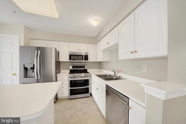 Building Photo - 5032 Finsbury Rd