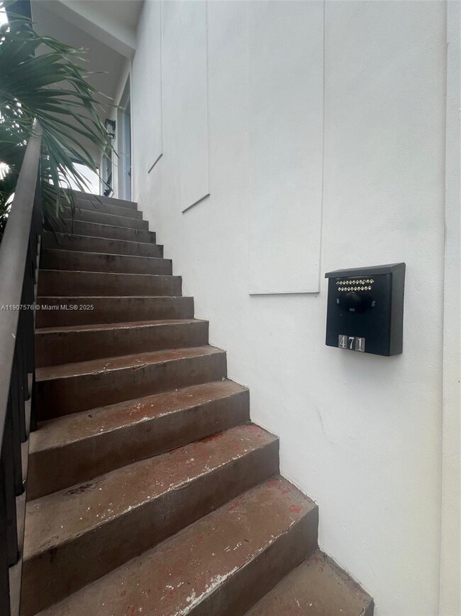 Foto del edificio - 471 E 13th St