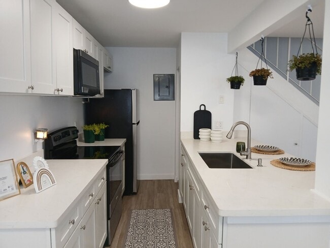 Light and Bright - Virtual or In-Person To... - Light and Bright - Virtual or In-Person To... House