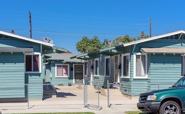 Building Photo - 376 W Sepulveda St