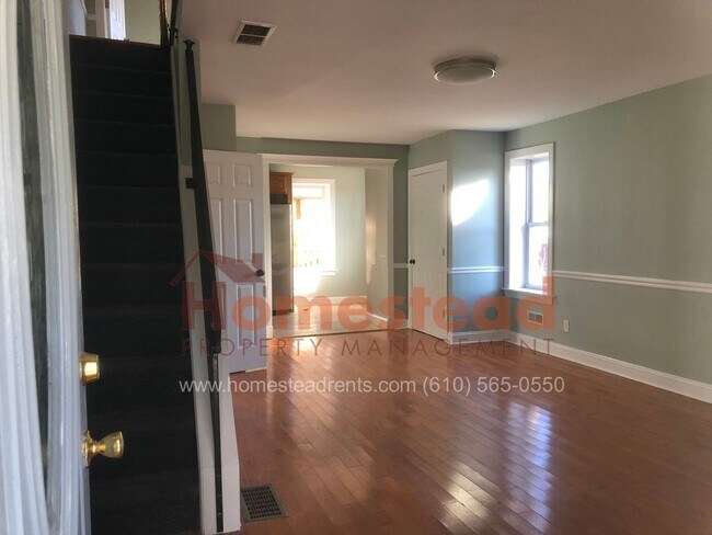 Building Photo - 3 BEDROOM DARBY HOME!