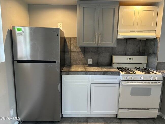 Building Photo - 614 Marr St