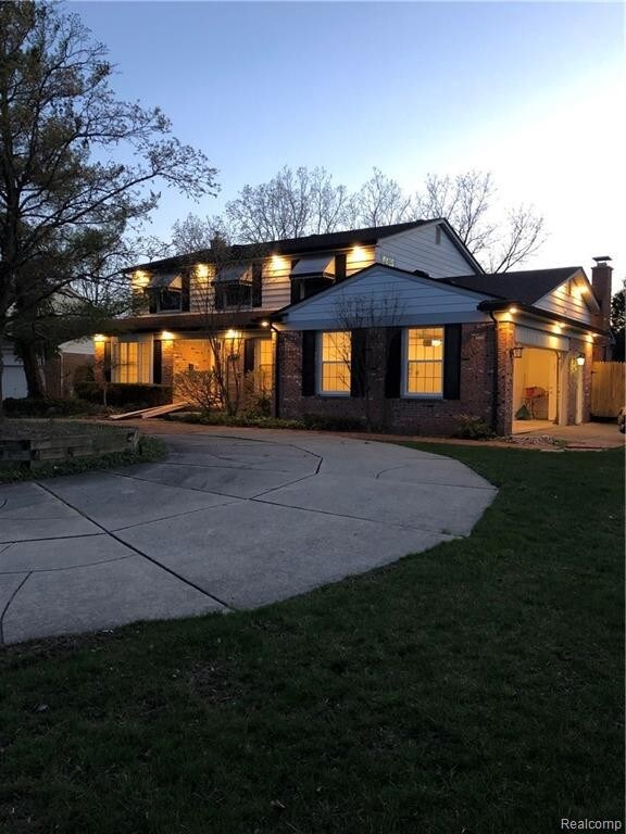 Foto del edificio - 16161 Golfview St