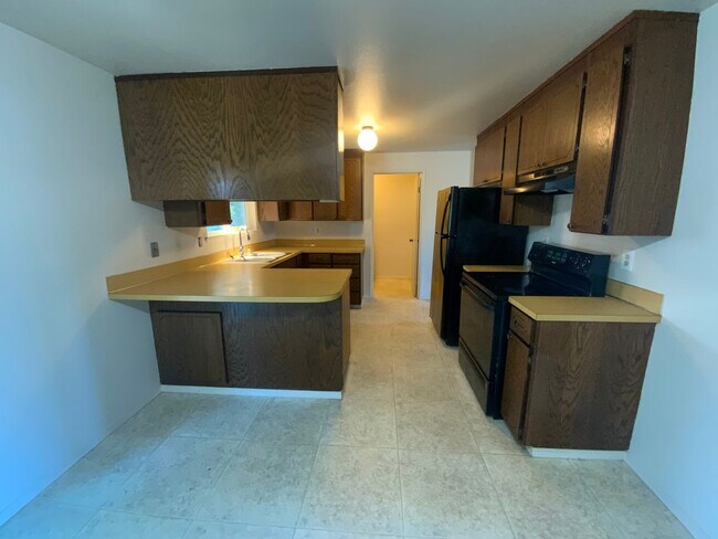 Foto del edificio - Spacious 4-bedroom Home in Lakewood!