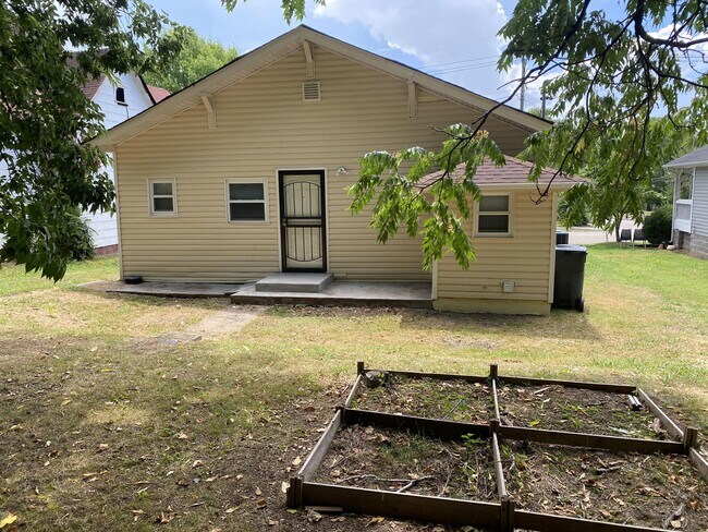 Building Photo - 2205 McCalla Ave