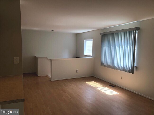 Foto del edificio - 9244 Jamison Ave