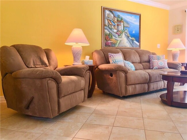 Foto del edificio - 2/2 Annual in 55+ Community Available MAY ...