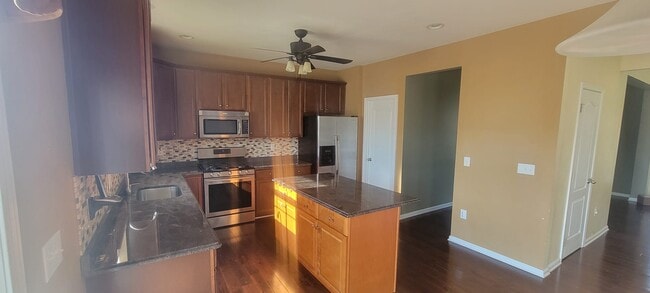 Building Photo - 220 Ann Dr