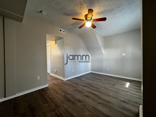 Foto del edificio - 3911 Bridge Ave