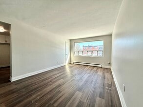 Building Photo - 280 Lorne Ave