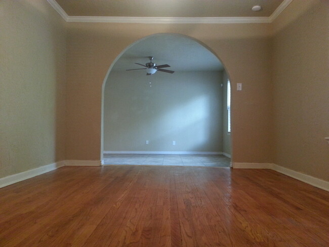 Building Photo - 468 Dresden Dr