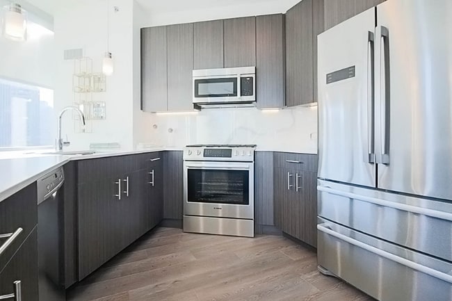 Building Photo - 495 N Park Dr