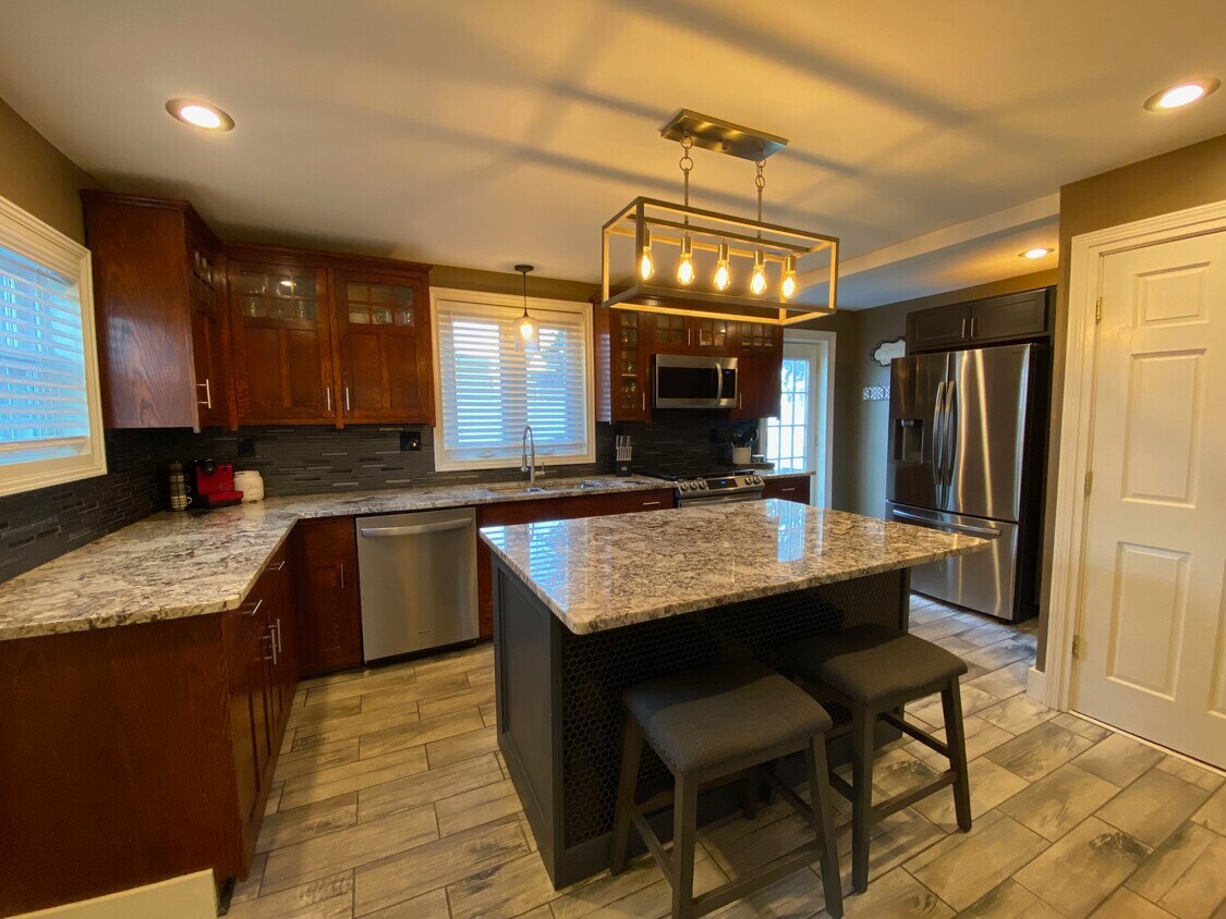 Cocina - 255 E 7th St