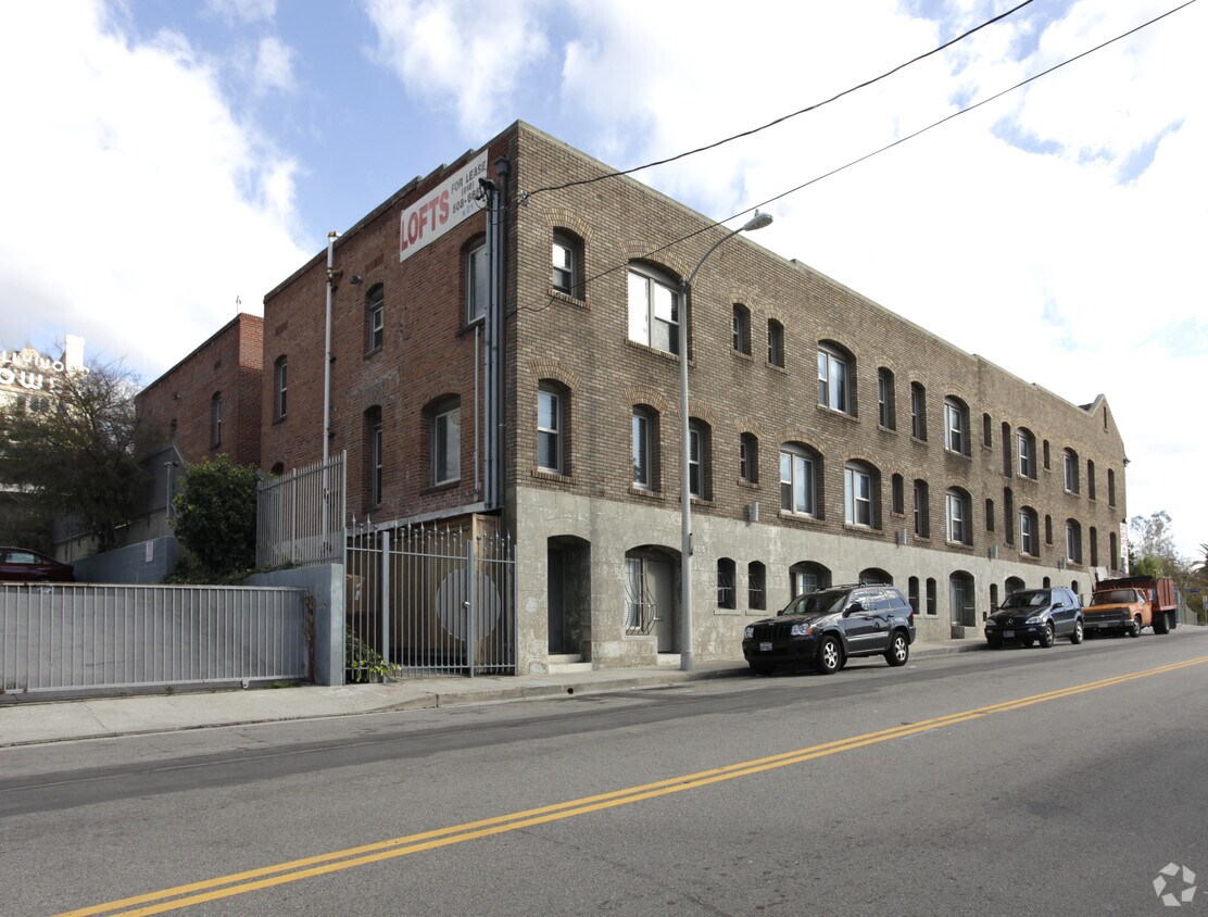 Building Photo - 6201-6215 Yucca St