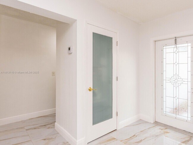 Foto del edificio - 611 SW 64th Way