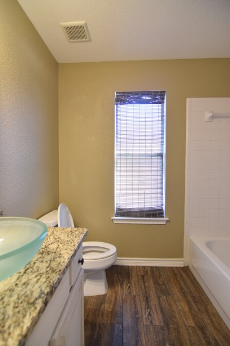 Foto del edificio - 4714 Danbury Dr