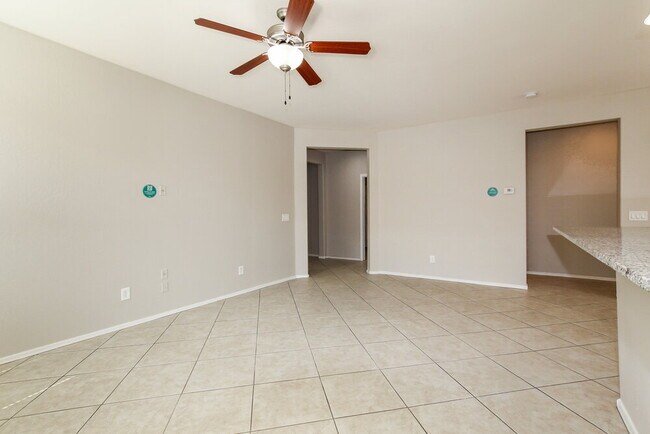 Foto del edificio - 7205 W Jones Ave