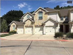 Building Photo - 2610 Eagle Cir