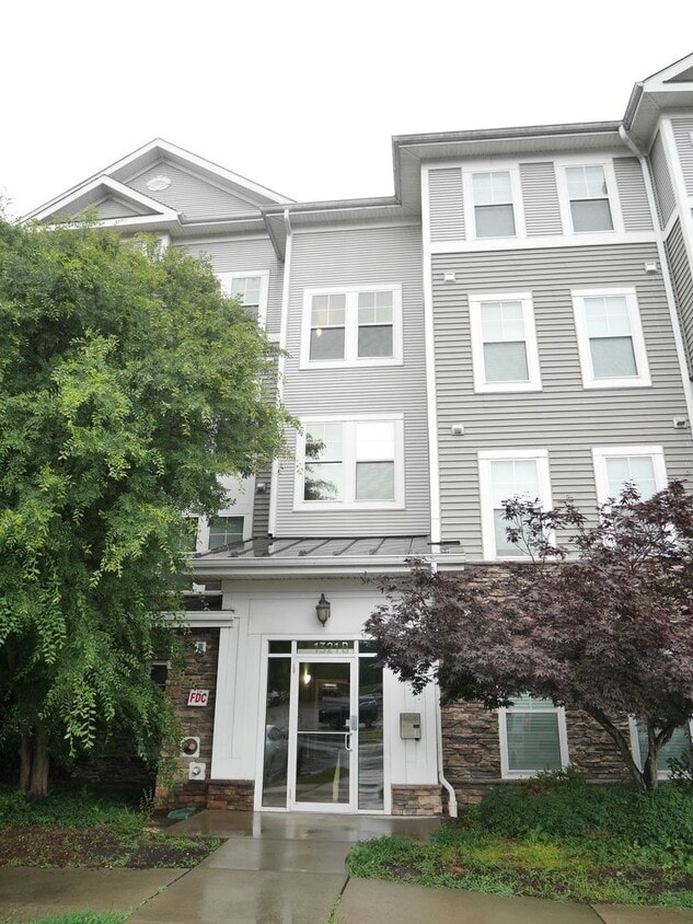 Primary Photo - Spacious 1-Bedroom Condo Close to Everythi...