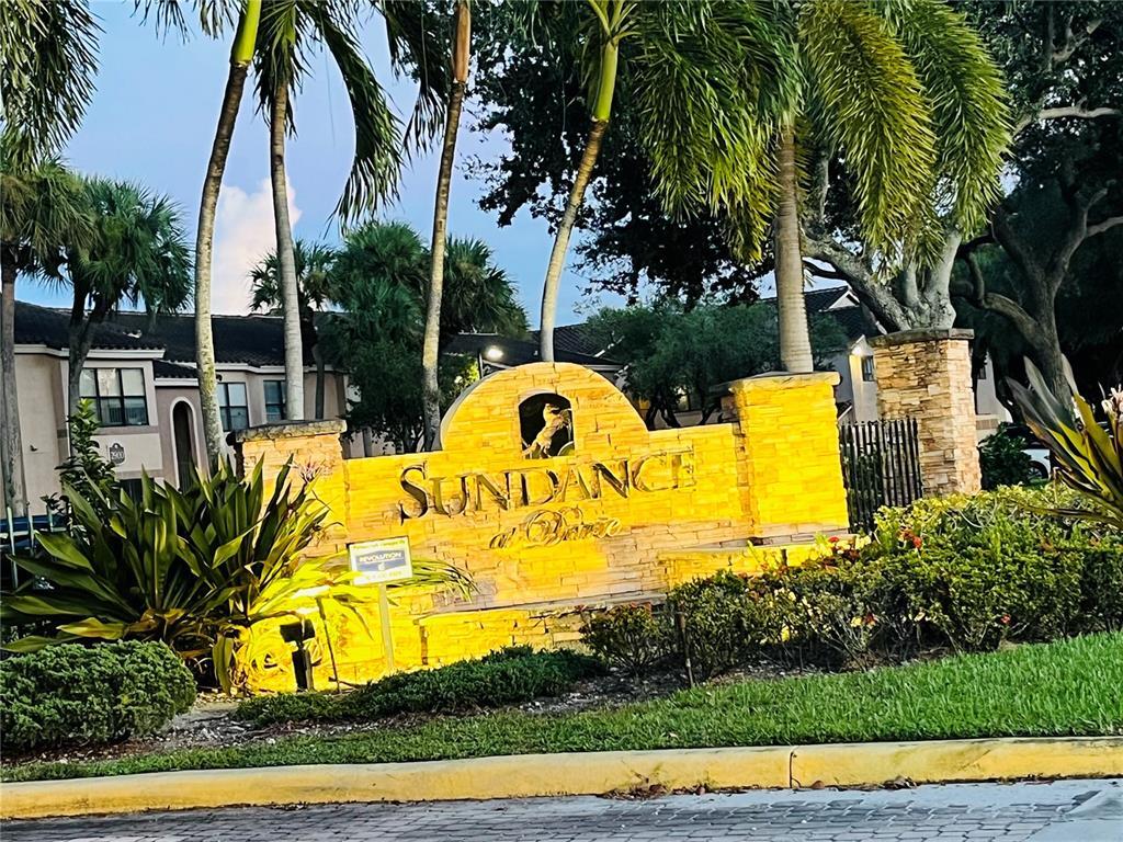 Foto principal - 2846 S University Dr