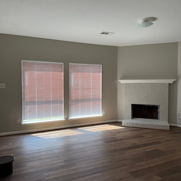 Foto del edificio - 19959 Sycamore Valley Dr