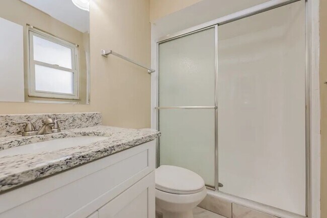 Foto del edificio - 1701 Village Ct