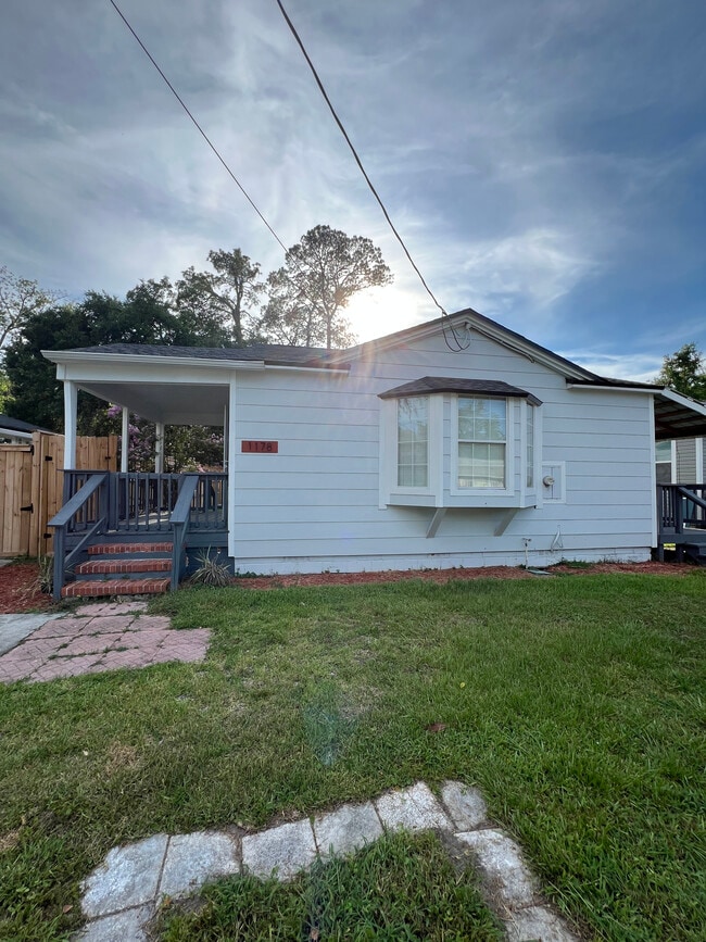 Front of House - 1178 Murray Dr