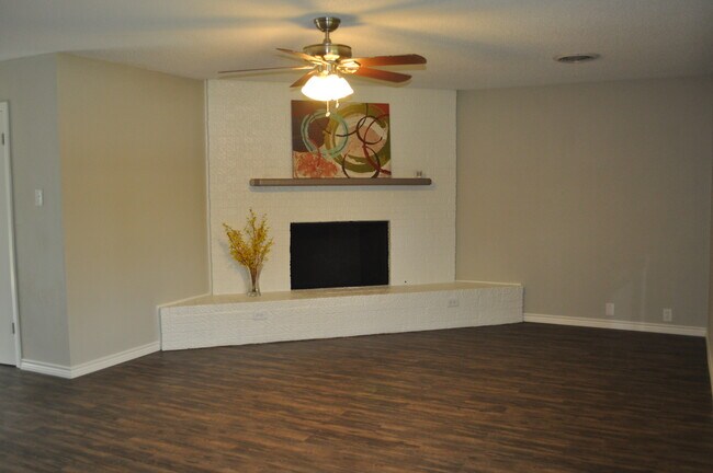 Foto del edificio - 817 Mulkey Ln