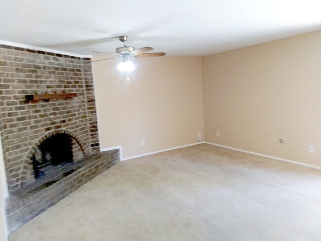Foto del edificio - 7129 Harwick Ln