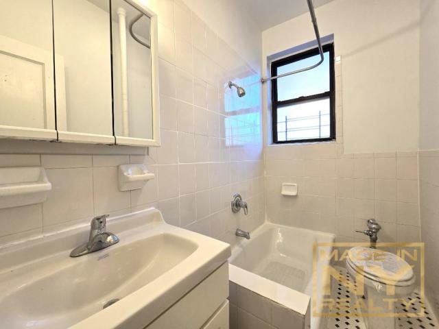 Building Photo - 1 bedroom in ASTORIA NY 11106