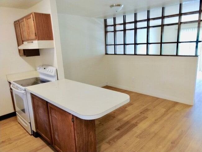 Building Photo - Updated 3 Bedroom Condo in the Wimbledon N...